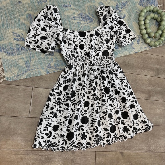 Aqua Black & White Floral Smocked Square-Neck Mini Dress - Picture 8 of 15
